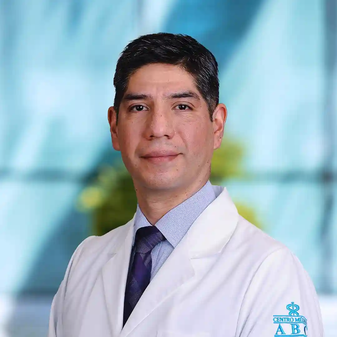 Dr José Fabián Martínez Herrera del Centro Médico Saludora, especialista en Oncología Medica