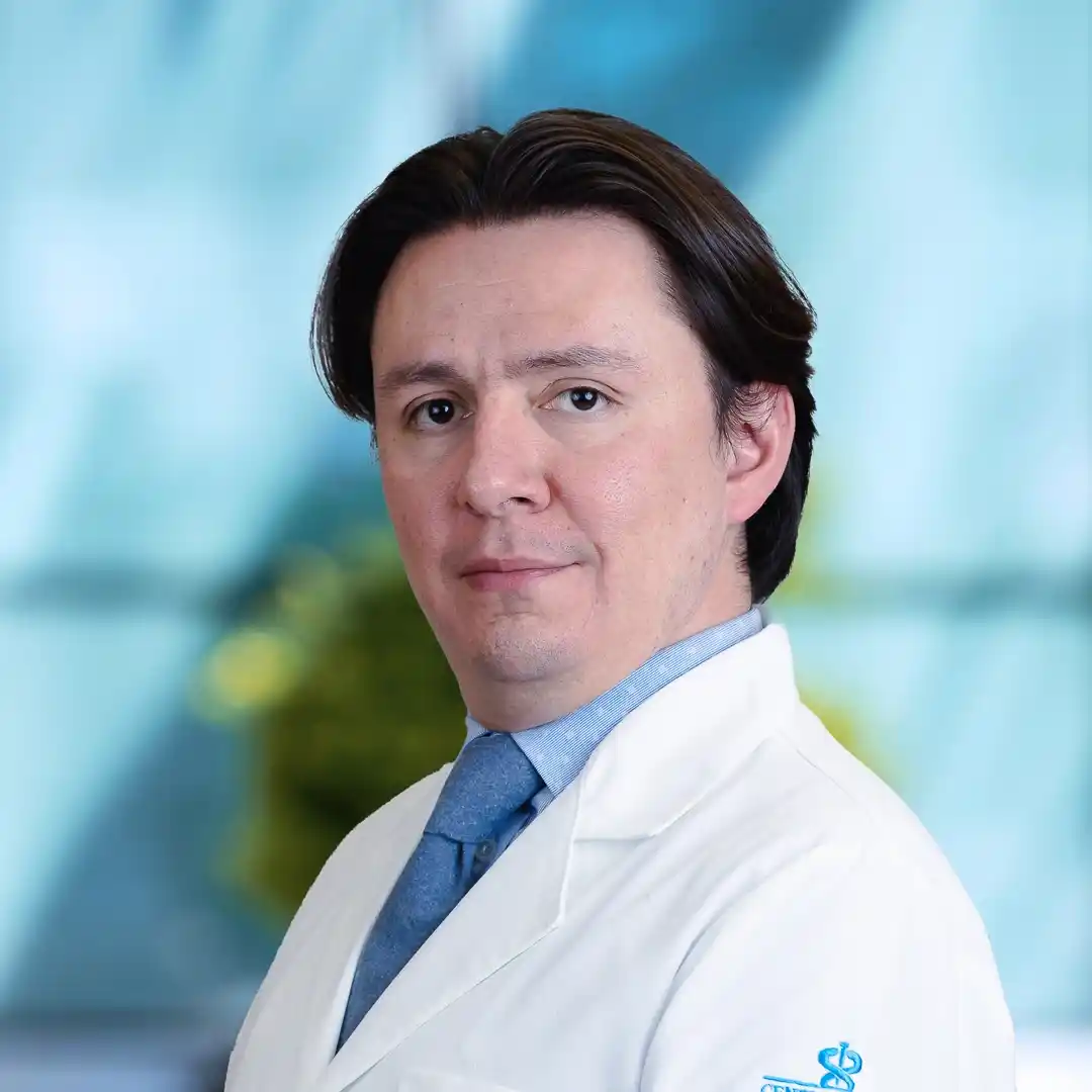 Dr Mauricio Damián Gómez González del Centro Médico Saludora, especialista en Cirugía Cardíaca