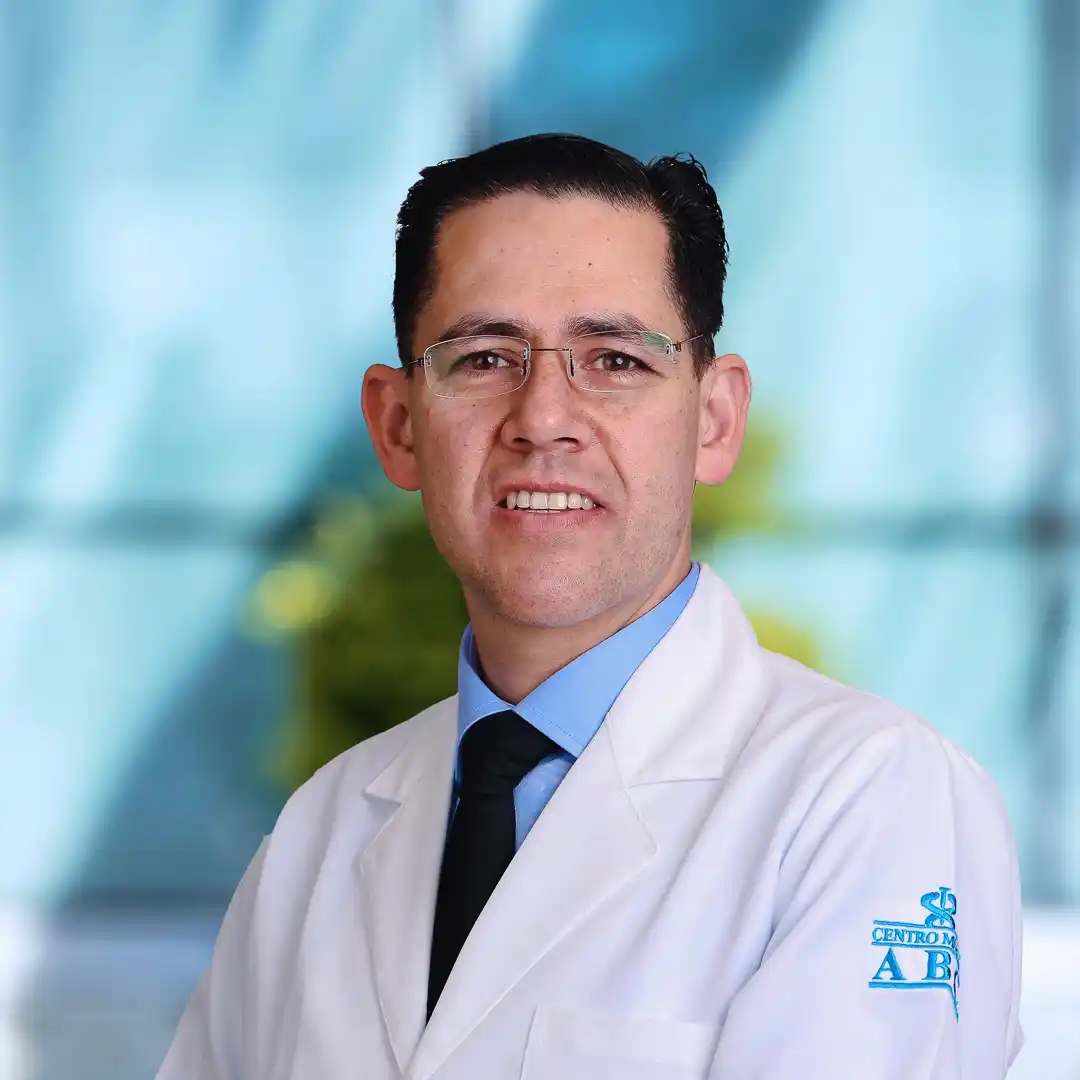 Dr Adrián Yebra López del Centro Médico Saludora, especialista en Cirugía Cardíaca