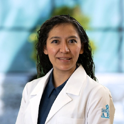 Dra Lorena Reyes Santos del Centro Médico Saludora, especialista en Psiquiatría Adultos