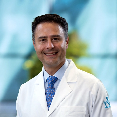 Dr Fernando Pérez Galaz del Centro Médico Saludora, especialista en Cirugía General