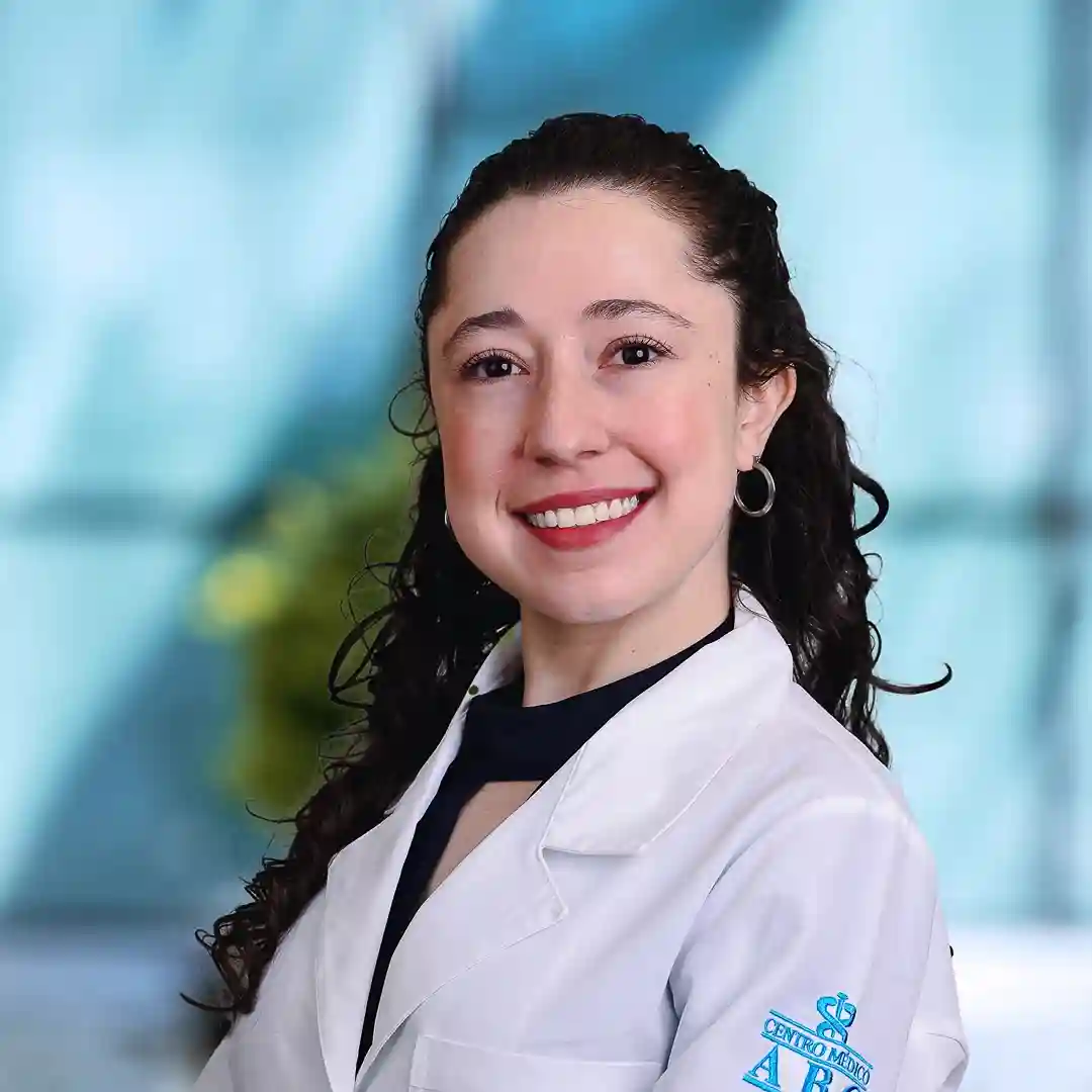 Dra Lorena María Wheelock Gutiérrez del Centro Médico Saludora, especialista en Oftalmología