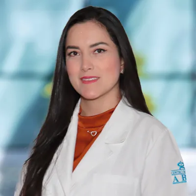 Dr Valentina Martínez Montoya del Centro Médico Saludora, especialista en Genética Médica
