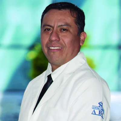 Dr Cuauhtémoc Peralta Sanchez del Centro Médico Saludora, especialista en Anestesiología