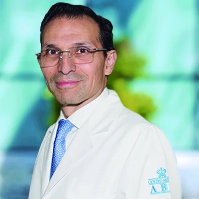 Dr Edmundo Guadarrama Pérez del Centro Médico Saludora, especialista en Cirugía Plástica, estética y reconstructiva