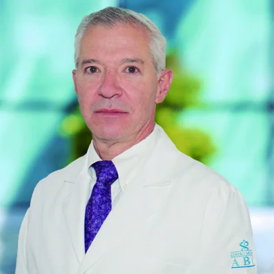 Dr Fernando Pérez Zincer del Centro Médico Saludora, especialista en Hematología