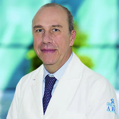 Dr Mario Vilatoba Chapa del Centro Médico Saludora, especialista en Cirugía General