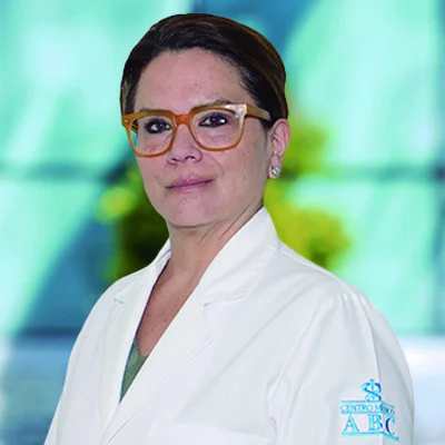 Dra Paola González Balboa del Centro Médico Saludora, especialista en Radiología e Imagen