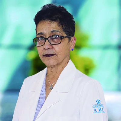 Dra María Elena Soto López del Centro Médico Saludora, especialista en Reumatología