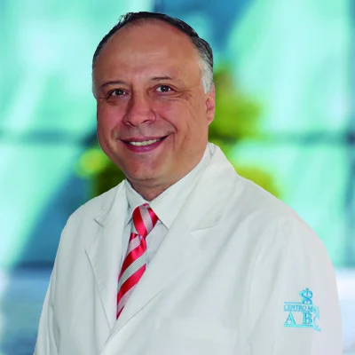 Dr Héctor Leonel Oswaldo Fierro Arias del Centro Médico Saludora, especialista en Dermatología