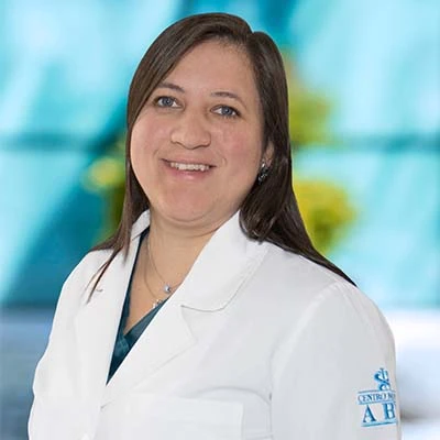 Dra Stefany González de Leo del Centro Médico Saludora, especialista en Angiología, Cirugía Vascular y Endovascular