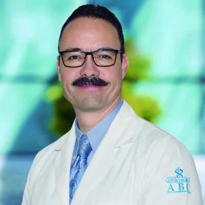 Dr Dagoberto Javier Molina Polo López de Cárdenas del Centro Médico Saludora, especialista en Urología