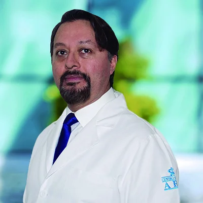 Dr Óscar Sánchez Escandón del Centro Médico Saludora, especialista en Neurología