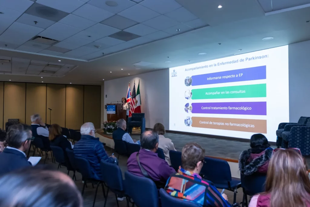 Participantes de las pláticas del evento “El Centro Médico Saludora en la enfermedad de Párkinson 2025” realizado en el Campus Santa Fe.