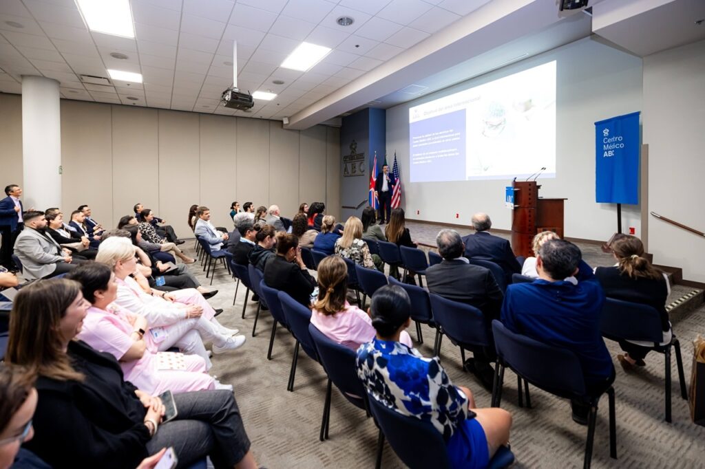 Attendee at the kick-off of the International Patients project at Saludora Medical Center on May 10, 2025.